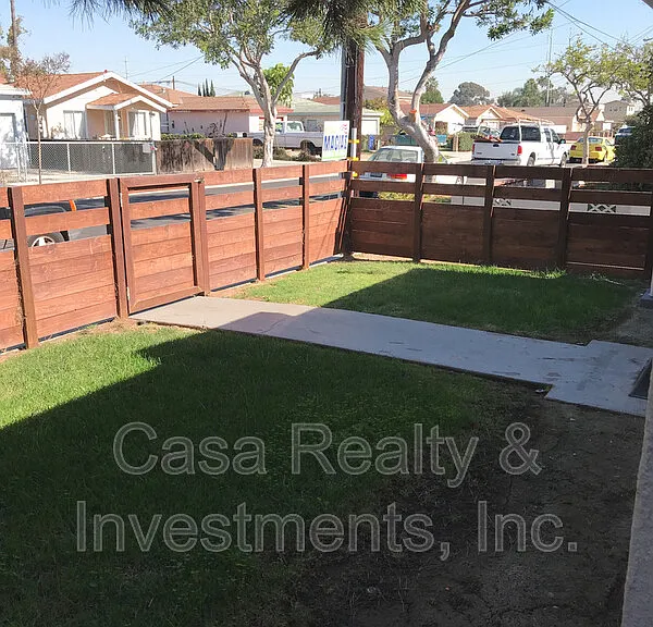 4570 W 162nd St #FRONT HOUSE — Photo 2