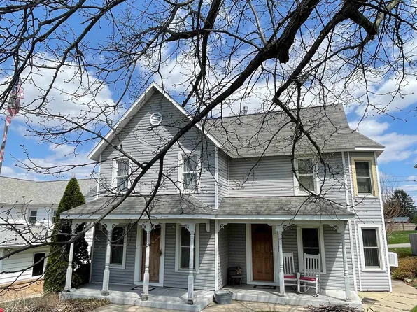 317 S Main St, Elizabeth, IL 61028