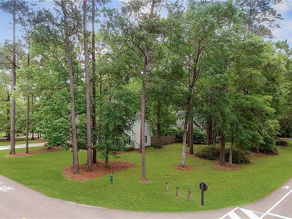 2nd image of 698 N Beau Chene Dr