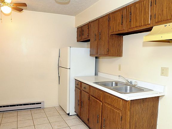 5th image of 1020 Broadway St