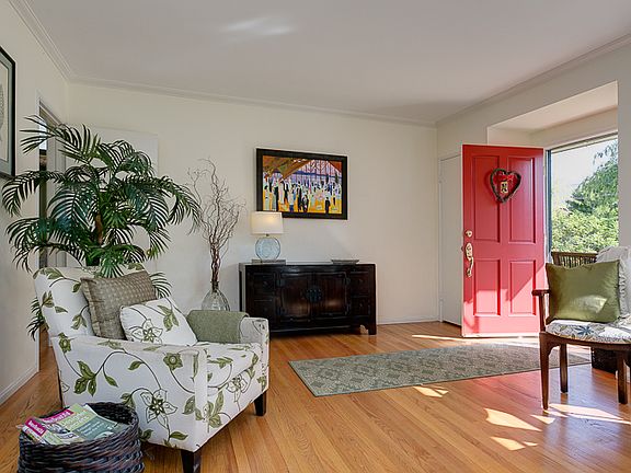 4th image of 547 Eaton Dr