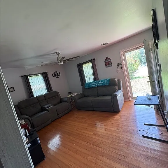 4713 Craddock Ave — Photo 12