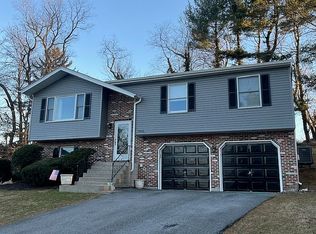 1540 Pine Top Cir, Emmaus, PA 18049