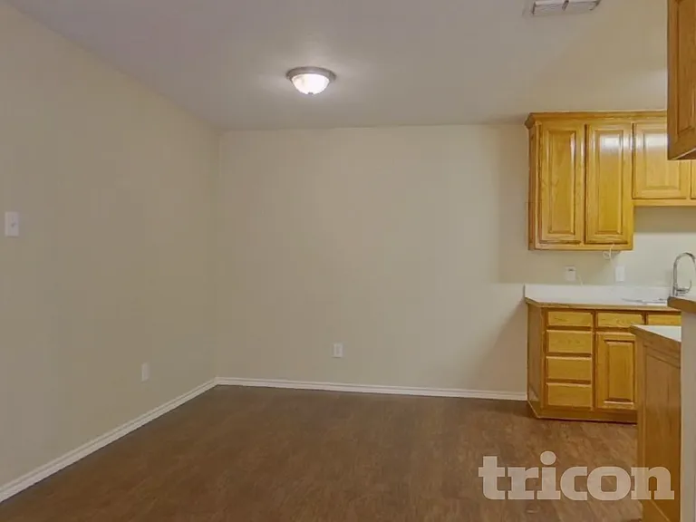 700 Stribling Cir — Photo 3