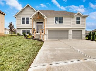 4721 SW 2nd St, Blue Springs, MO 64014