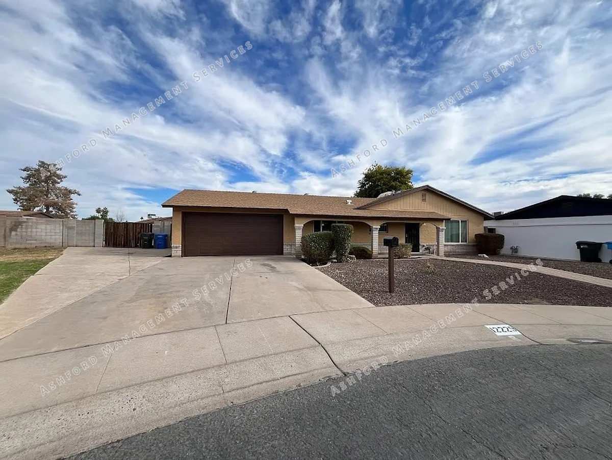 Building Photo - 12229 N 48th Ave