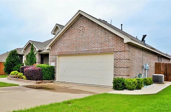 3rd image of 8752 Shavano Dr