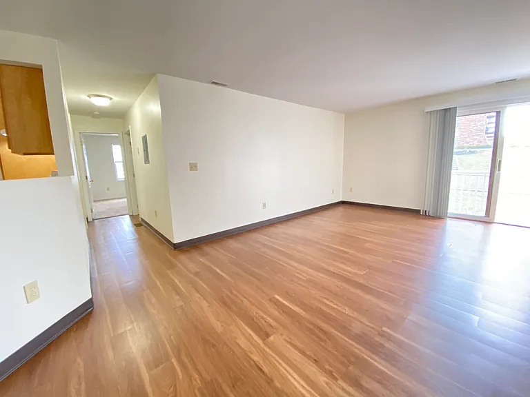 Landmark Apartments — Photo 18