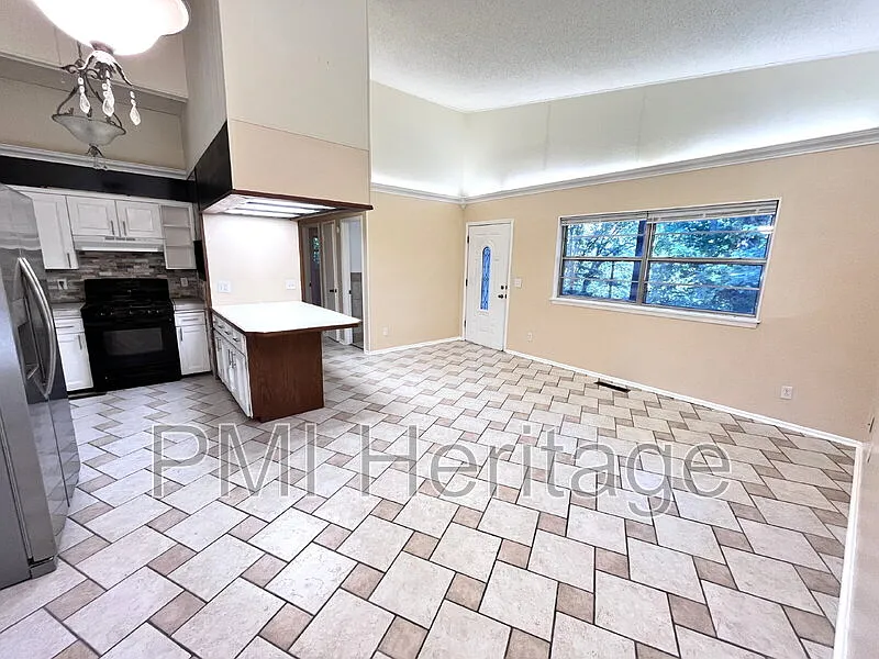 3 bed, 1.5 bath, 1040 sqft, $1,400 — Photo 4
