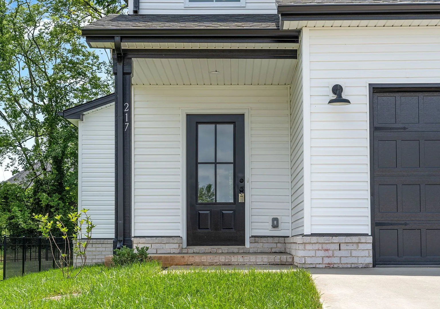 Gorgeous 3 Bedroom Pet Friendly Home For Rent in Sango Area! — Photo 3