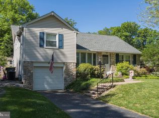 401 Red Barn Rd, Willow Grove, PA 19090