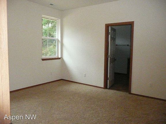4th image of 14002 87th Avenue Ct NW