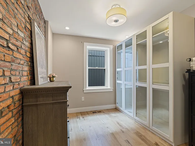 729 S 15th St — Photo 23