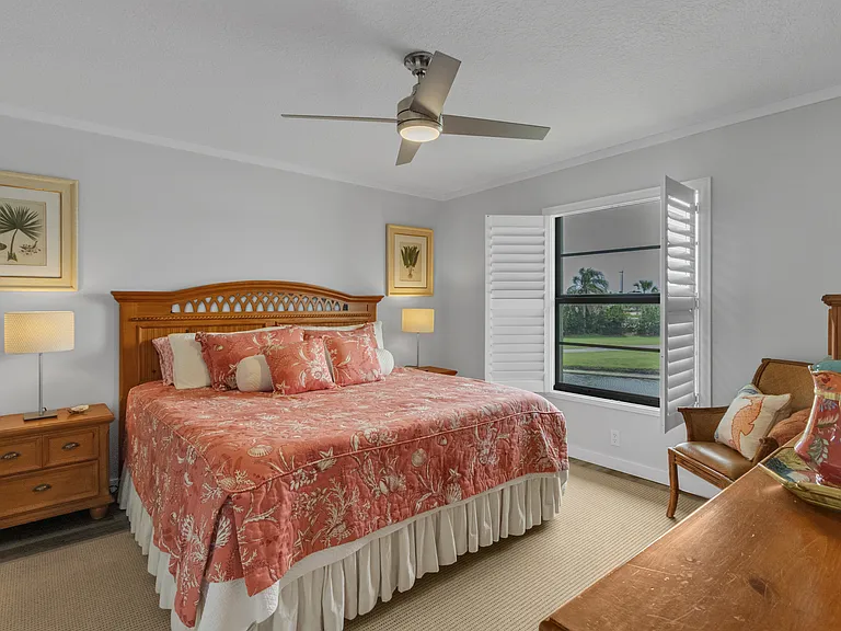 Lovely primary suite