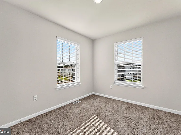 120 Essex Dr — Photo 21