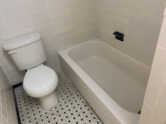 5th image of 165 Vroom St APT 5M