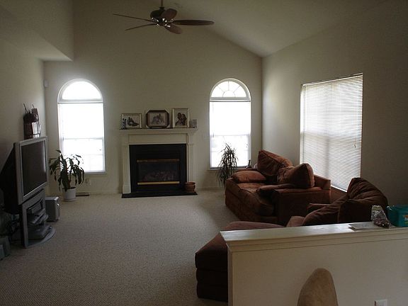 Family Room w/ Gas Fireplace