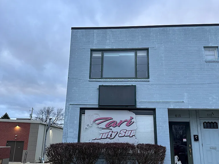 818 E State St — Photo 1