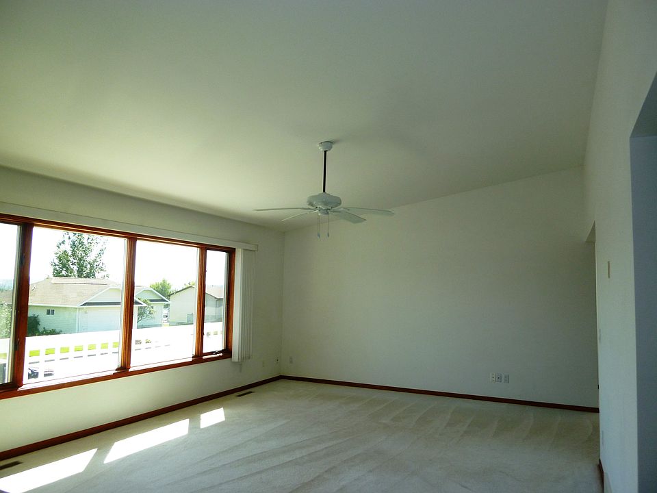 Living Rm w/ View