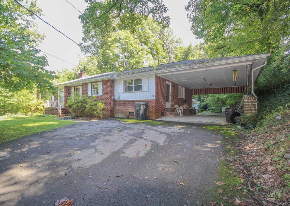 1st image of 204 Lake Forest Dr