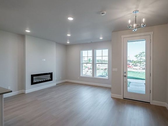 3rd image of 3314 SE Farrow Ln