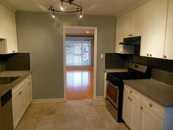 5th image of 39 Sherland Ave