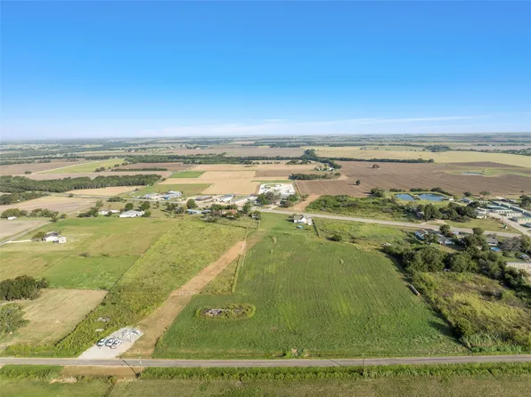 460 Hajek Rd, West, TX 76691