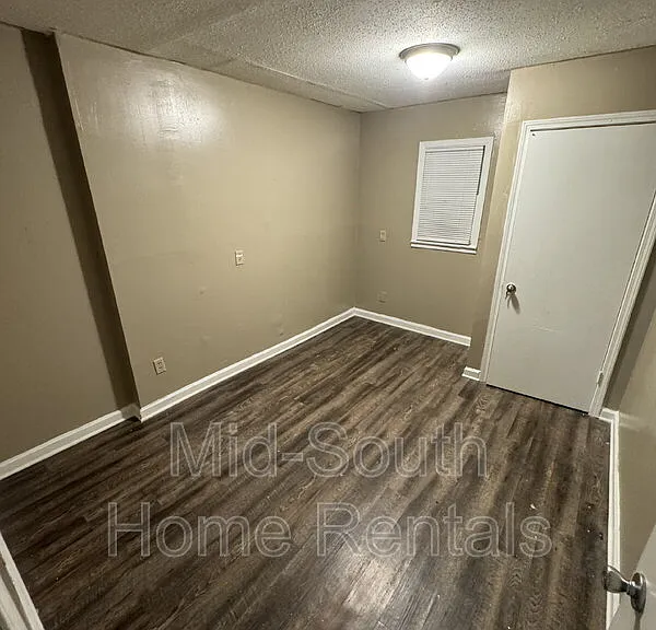 1604 Echles St — Photo 7