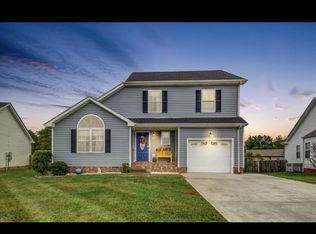 1917 Patton Rd, Clarksville, TN 37042
