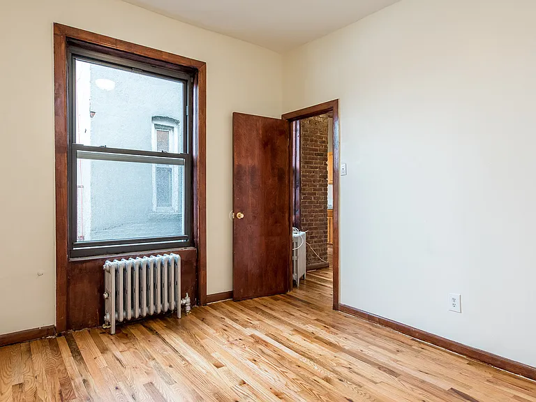 206 Scholes St #25 — Photo 6