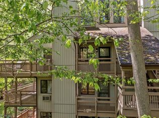 578 Meredith Ln, Cuyahoga Falls, OH