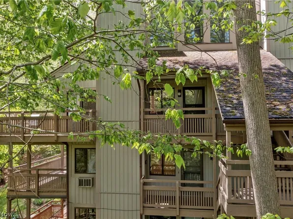 578 Meredith Ln, Cuyahoga Falls, OH 44223