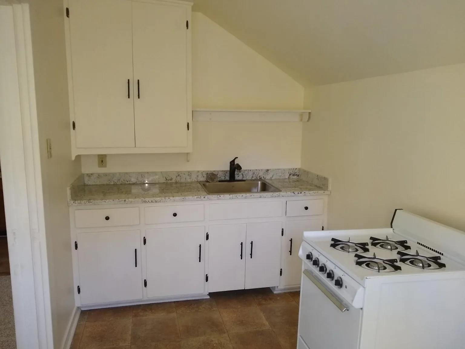 Studio, 400 sqft, $1,725 — Photo 2