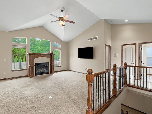 3rd image of 4403 N Cimarron St
