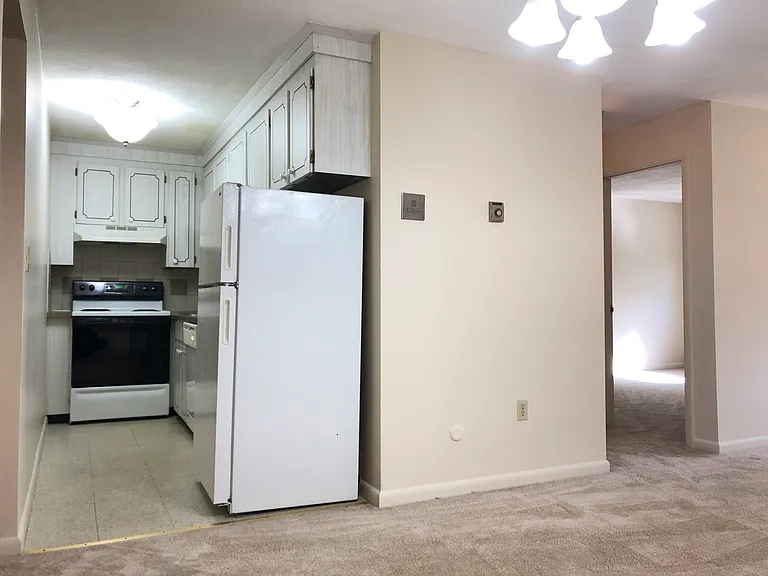 Lexington St Apartments — Photo 26