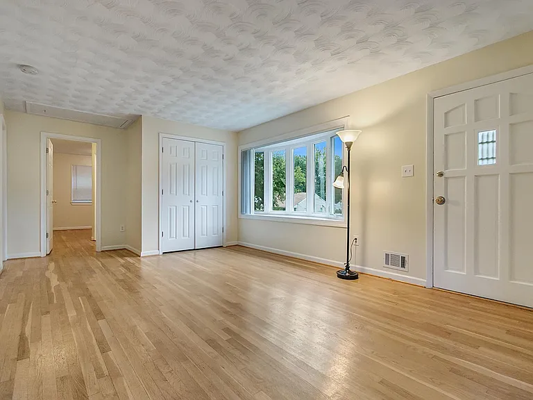 9085 Autoville Dr — Photo 31