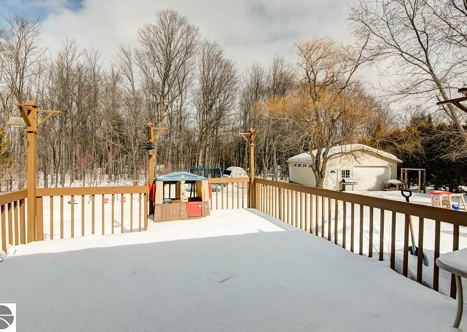 1216 Valley Dr, Traverse City, MI 49685 Zillow
