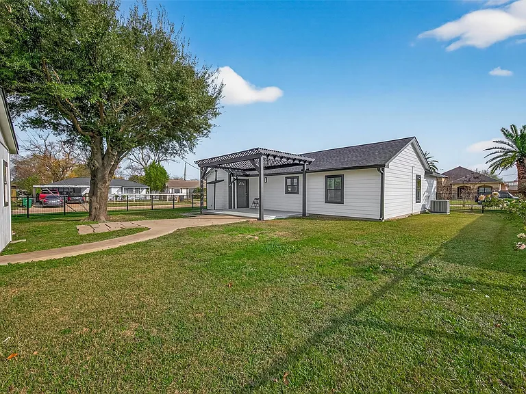 3527 La Retama Dr — Photo 4