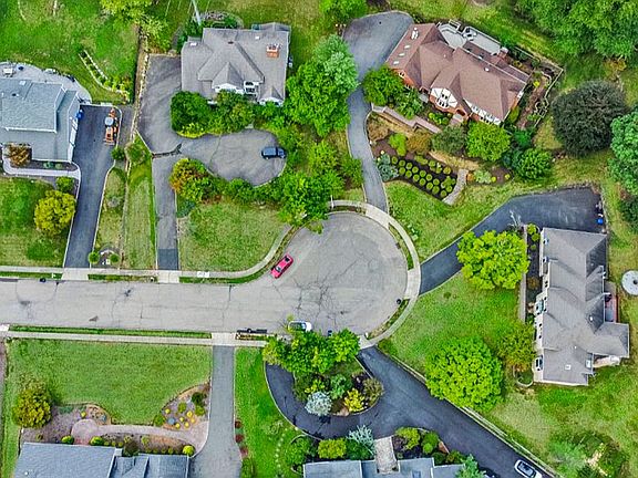 4th image of 20 Hawthorne Ct