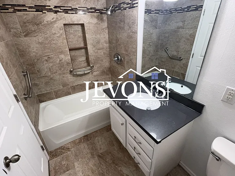 2414 N St NE #C — Photo 22