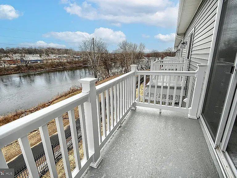 115 Continental Way — Photo 10