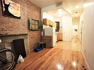 349 W 45th St #1F, New York, NY 10036
