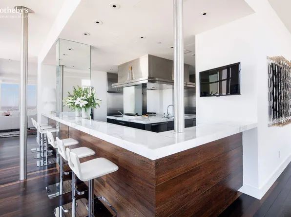 845 United Nations Plaza image 11 of 21