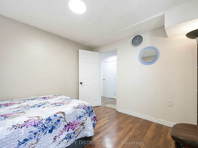 579 Sheppard Ave — Photo 20