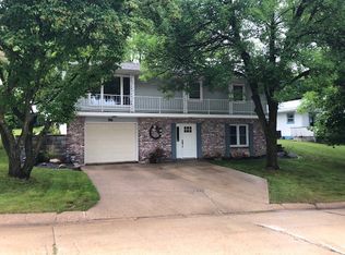 705 Woodland Dr NW, Elkader, IA 52043