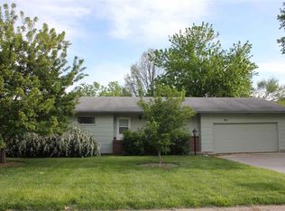 215 Willow Ln, Hesston, KS 67062