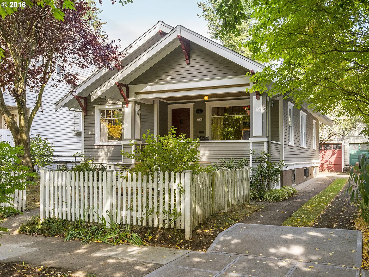 3203 SE Tibbetts St photo 1