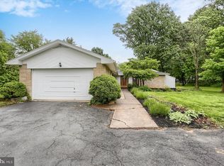 725 Edgewood Ln, Mechanicsburg, PA 17055