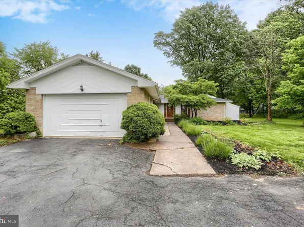 725 Edgewood Ln, Mechanicsburg, PA 17055