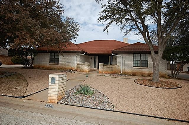 1st image of 2726 Woodlake Dr